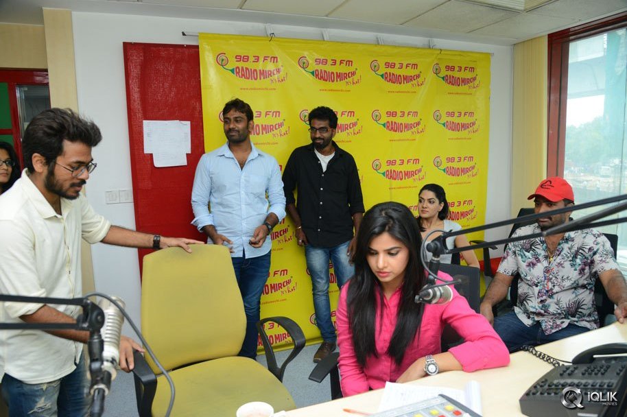 Selfi-Raja-Movie-Team-At-Radio-Mirchi